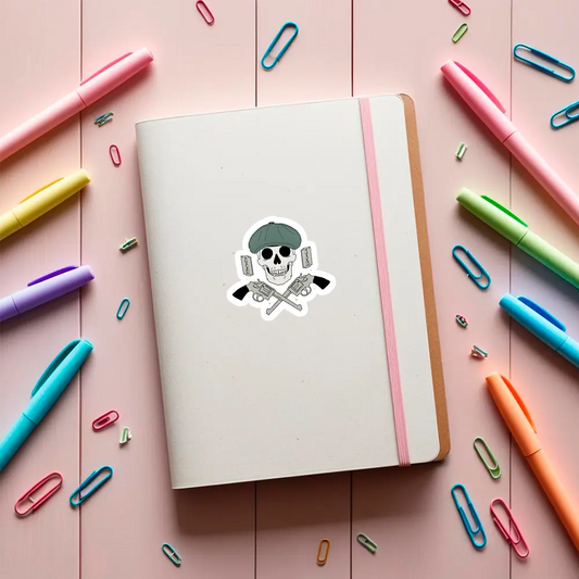 Sticker craniu cu pistoale incrucisate